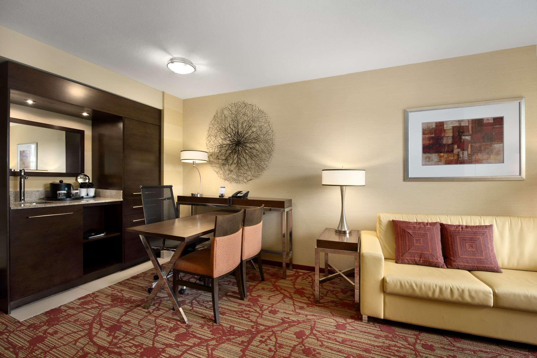 Embassy Suites Atlanta - Kennesaw Town Center Номер фото