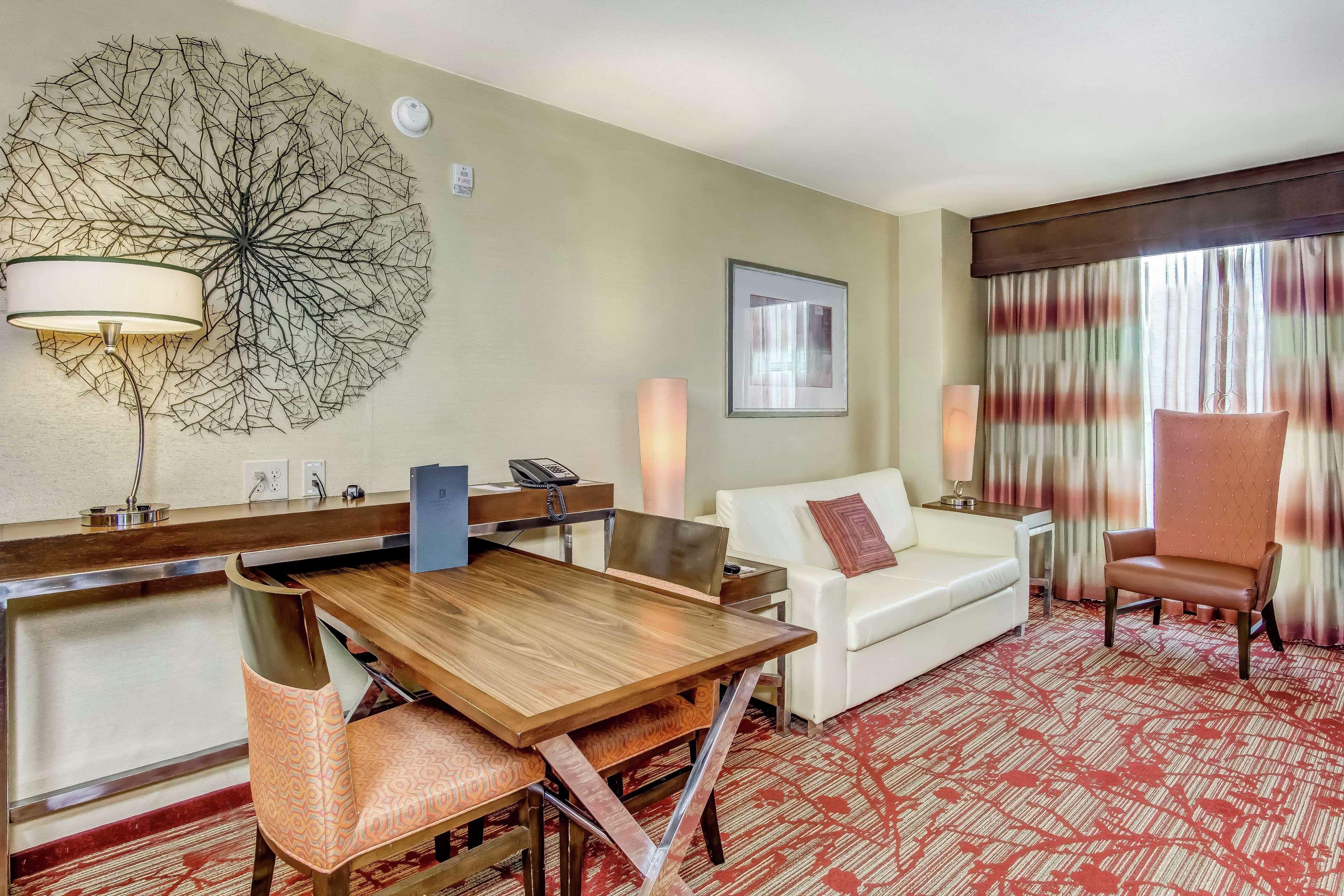 Embassy Suites Atlanta - Kennesaw Town Center Екстер'єр фото